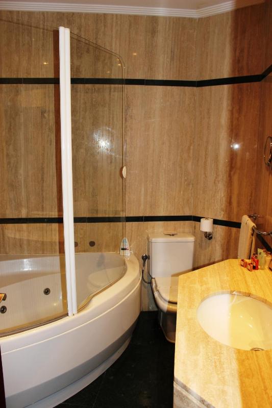 Deluxe Double Room with Spa Bath  image 4