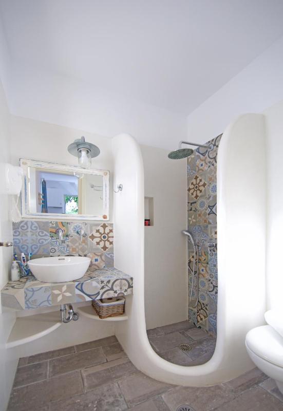 Standard Twin Room with Sofa image 3
