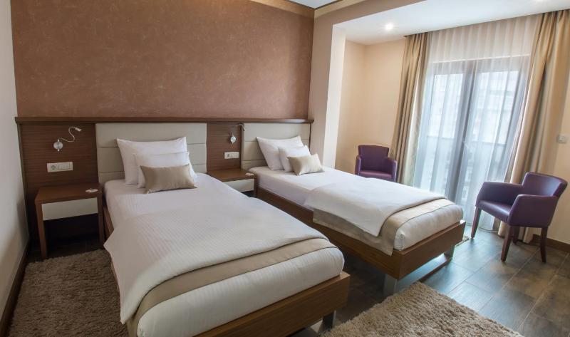 Twin Room image 2