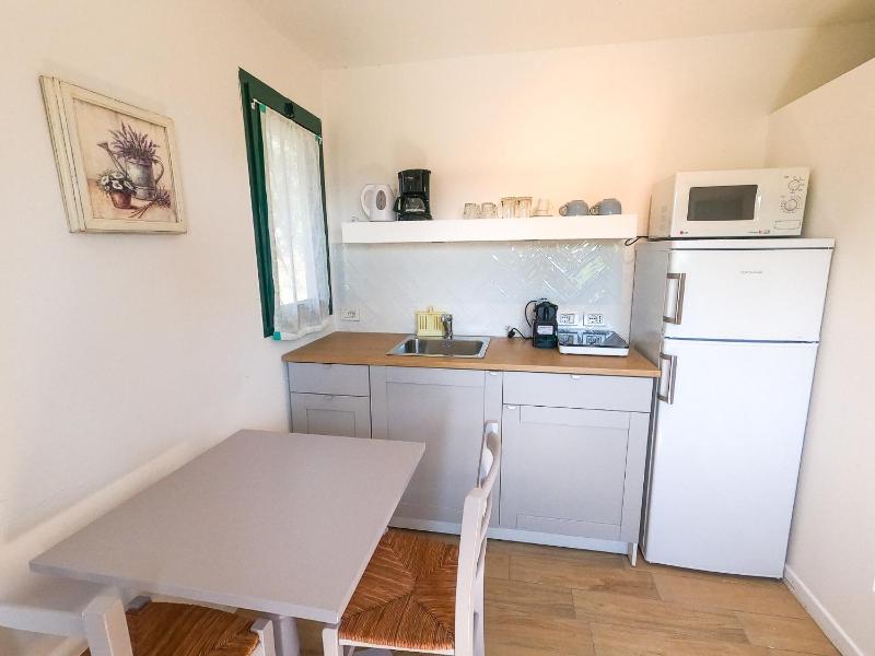 Studio with Shared Bathroom image 3