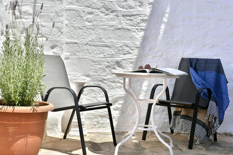 Double Room with Patio image 1