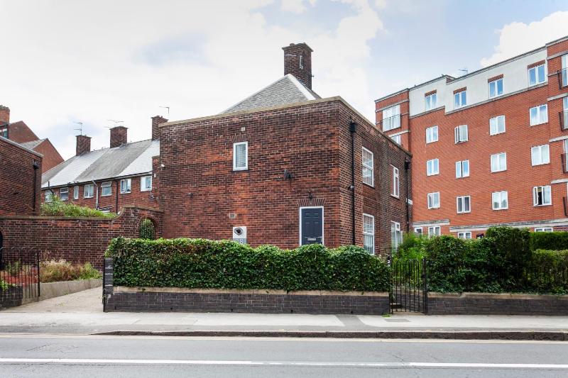 Three-Bedroom House image 2