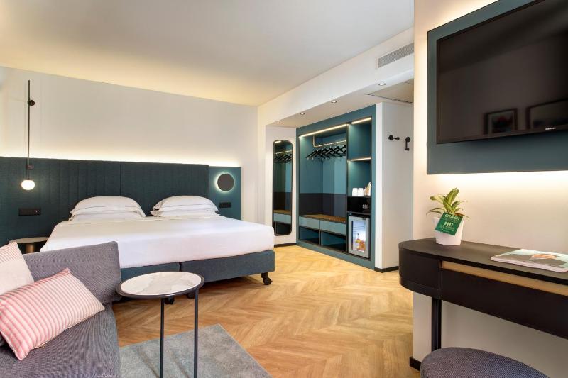 Premium Double or Twin Room with Air Conditioning image 1