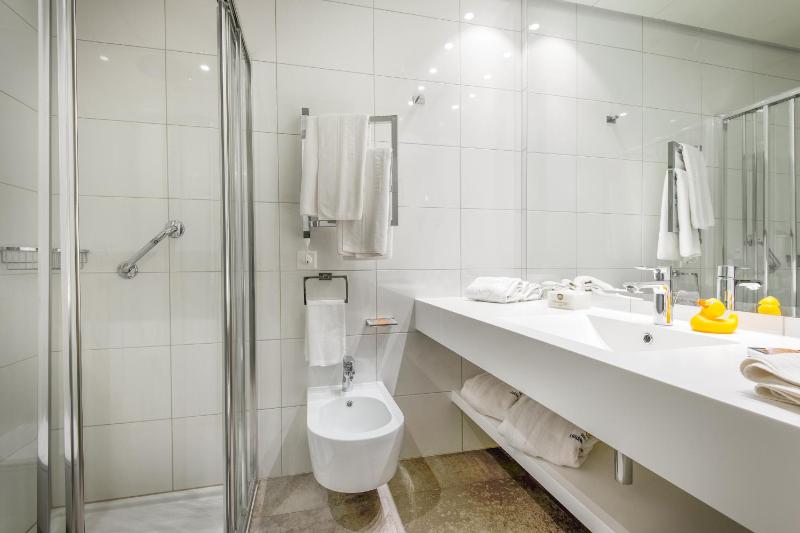 Suite with Air Conditioning image 2
