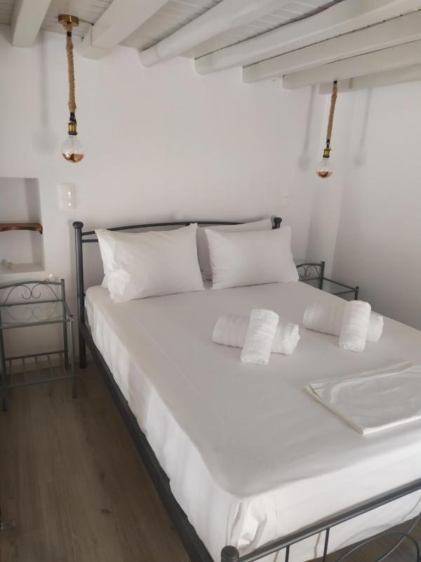 One-Bedroom Apartment image 4