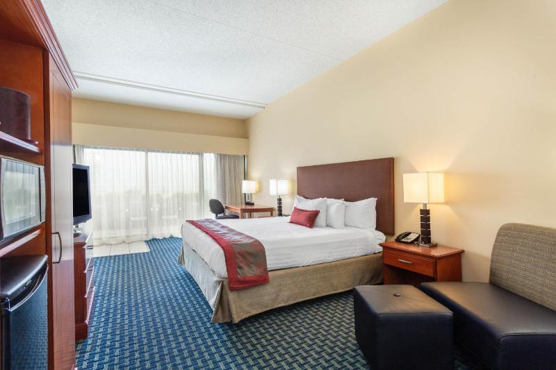 Ramada Plaza by Wyndham Virginia Beach Oceanfront - image 8