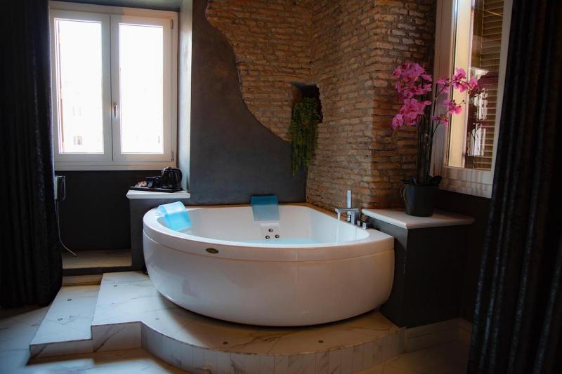 Rhome Luxury suite - image 12