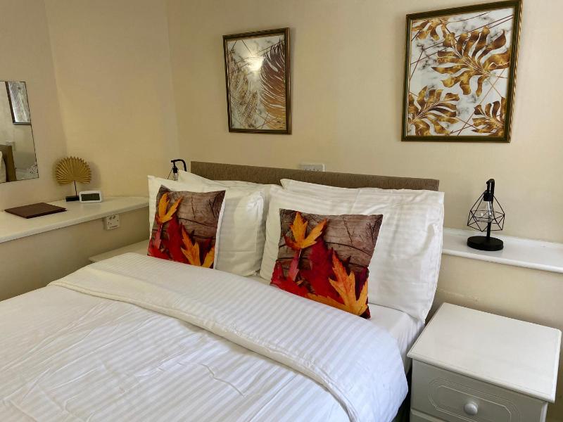 Double Room image 3