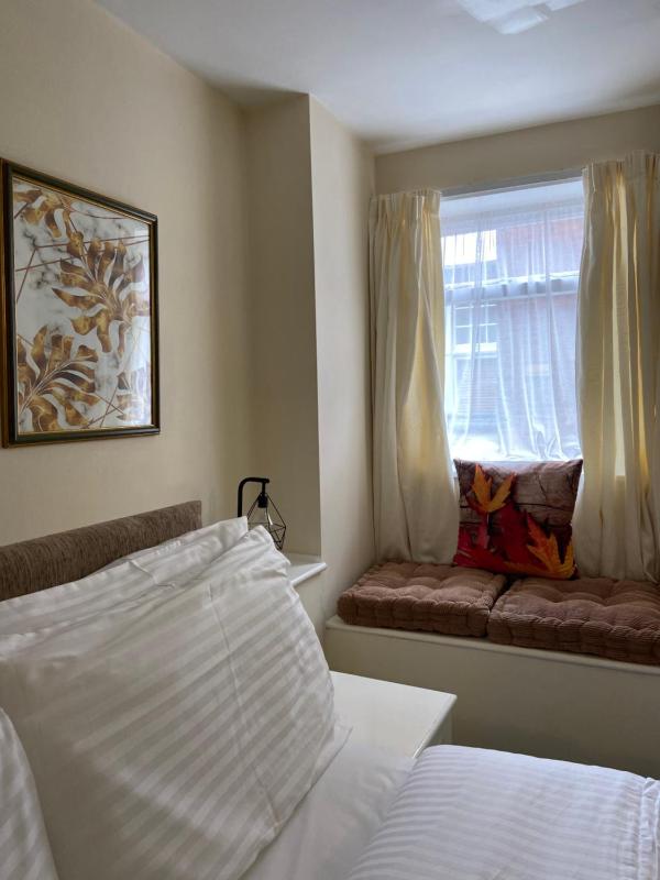 Double Room image 2