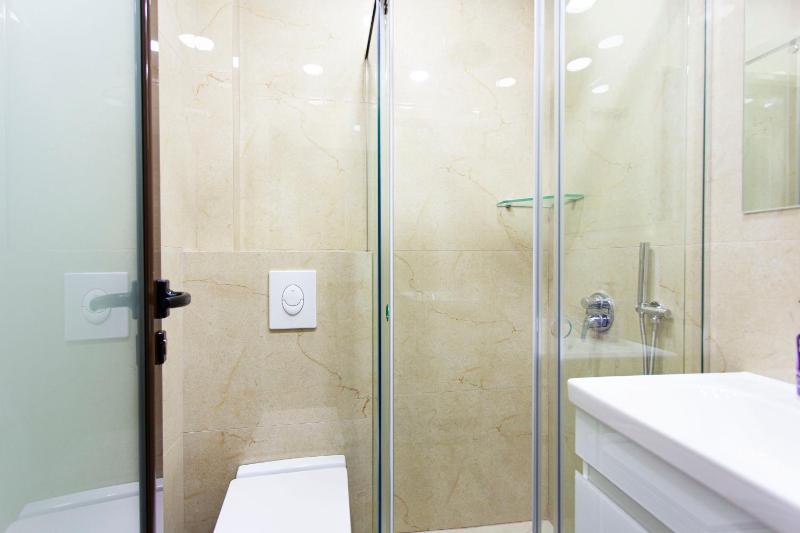 Double Room with Balcony and Sea View image 3