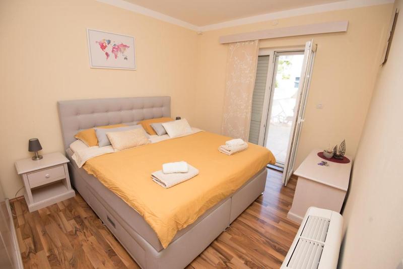 One-Bedroom Apartment with Terrace image 3