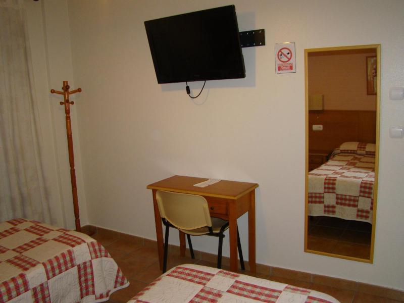 Double or Twin Room image 4