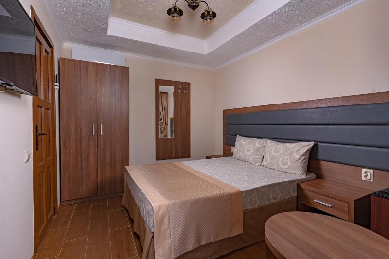 Double or Twin Room with Balcony image 3