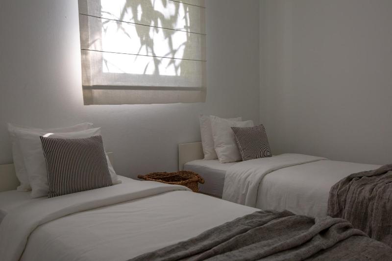 Two-Bedroom Suite with Terrace and Sea View image 4