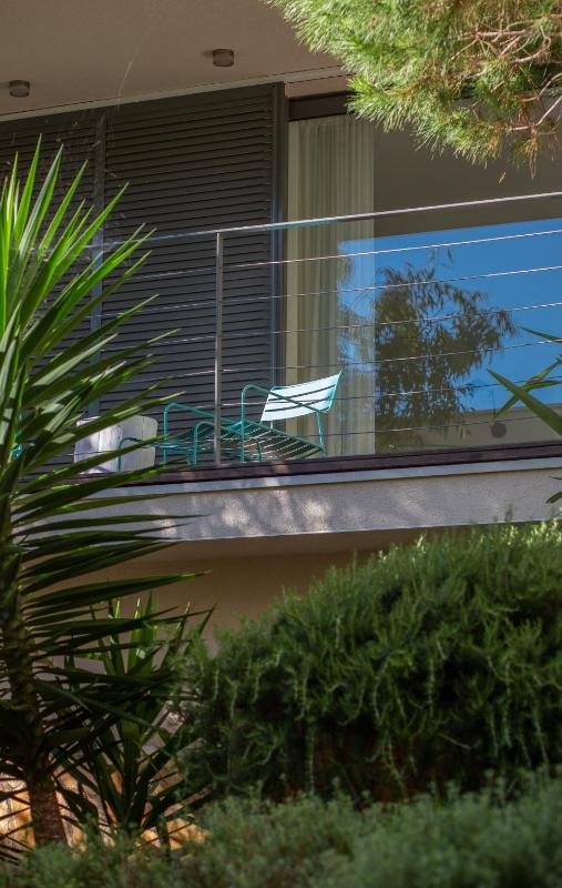 Double Room with Balcony image 4