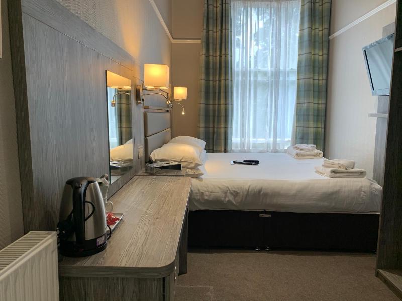 Standard Double Room image 4