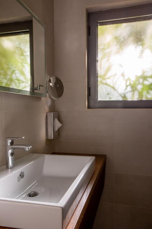 Two-Bedroom Suite with Terrace and Sea View image 3