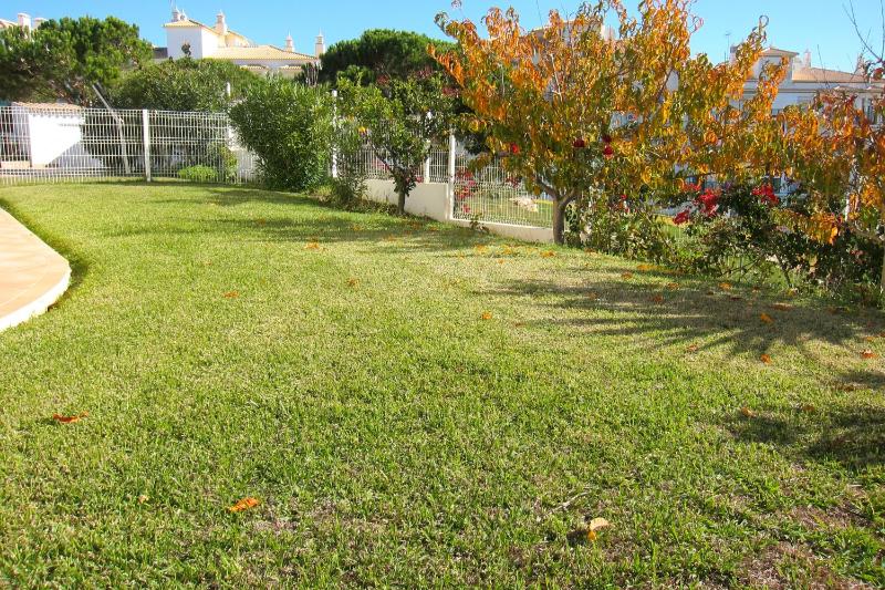 Heated Pool 6 Bedroom Private Villa in Center of Olhos de Água - image 2