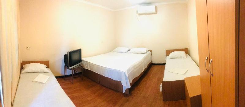Quadruple Room with Shared Bathroom image 3