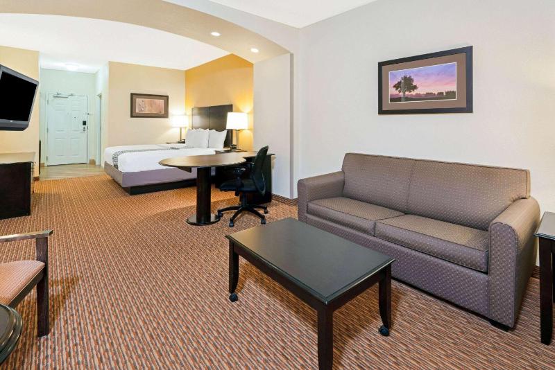 Executive King Room image 2