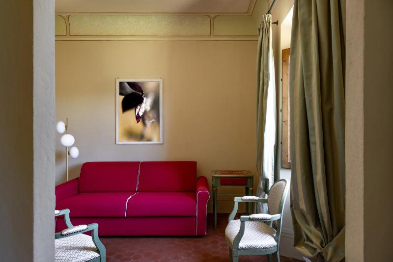 Deluxe Double Room image 4