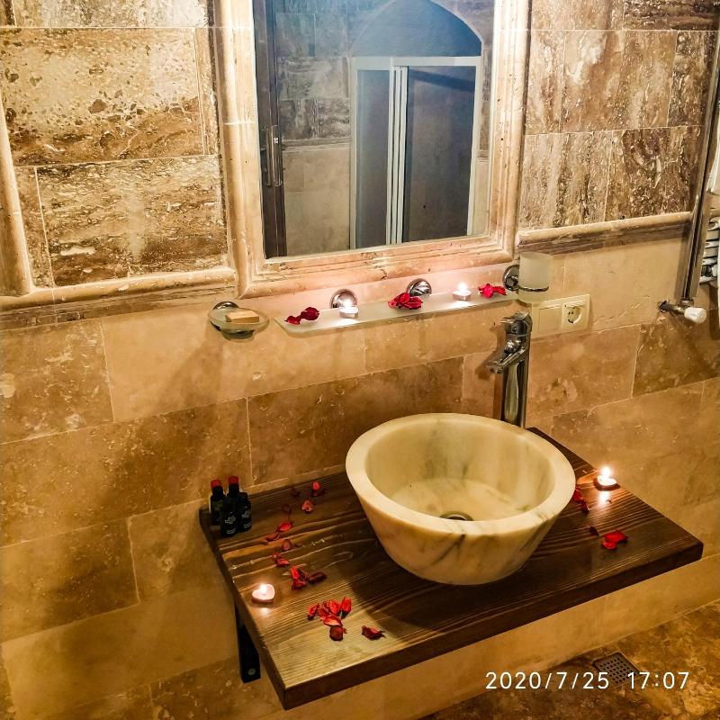 Deluxe Double Room with Bath image 4