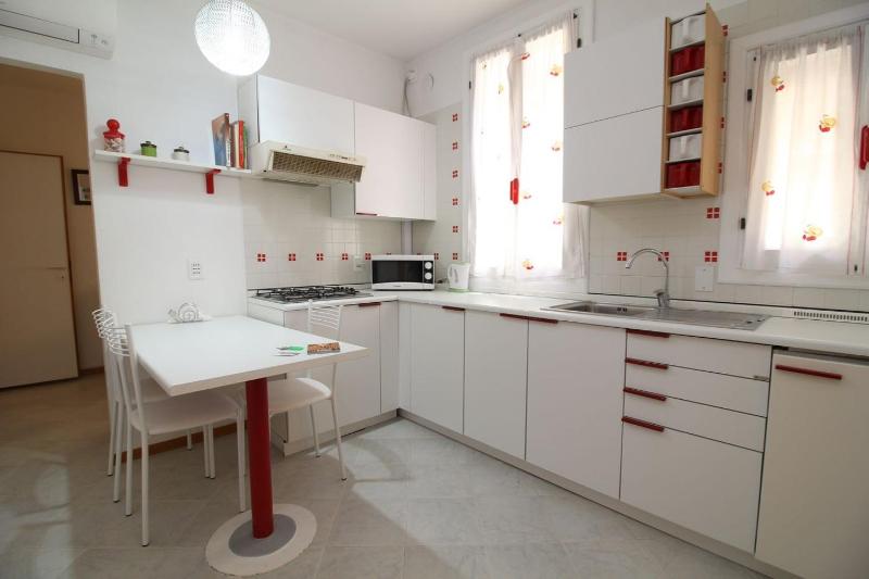 One-Bedroom Apartment image 4