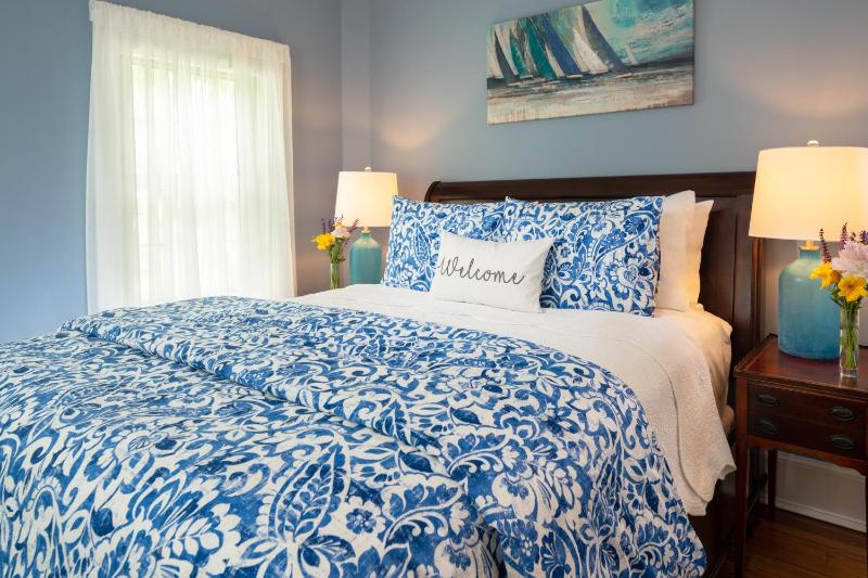 Standard Queen Room image 3