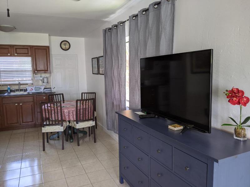 Breakaway Inn Guest House - image 26