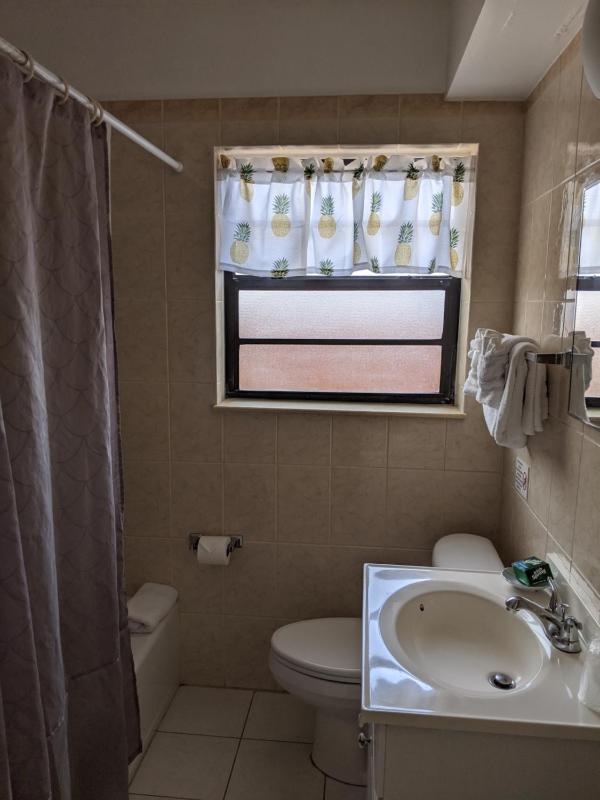 Breakaway Inn Guest House - image 7