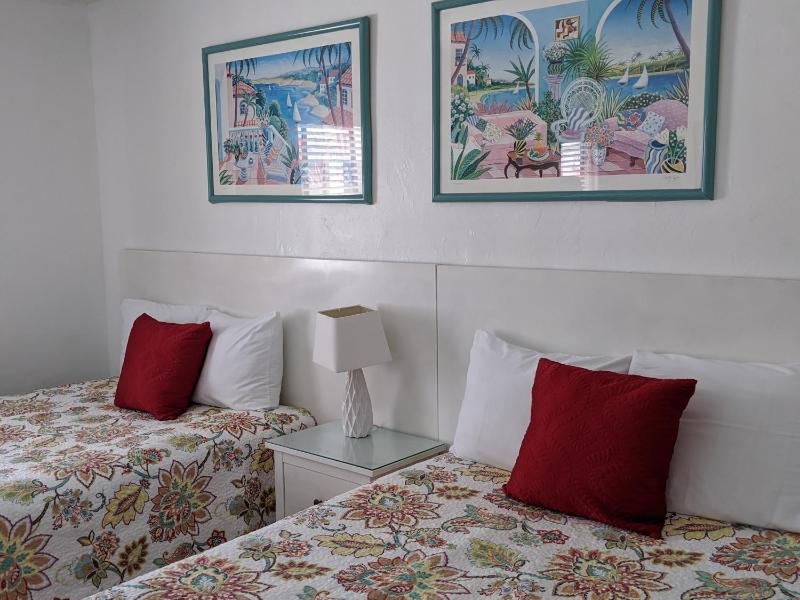 Breakaway Inn Guest House - image 29