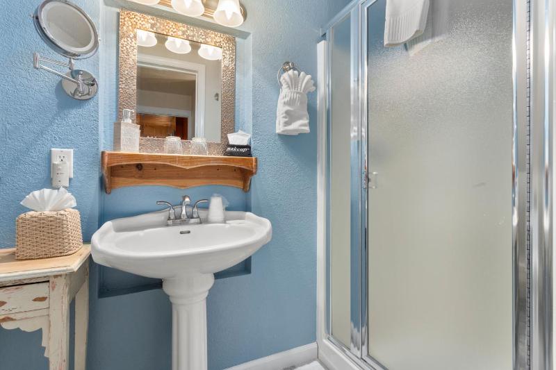 Standard Queen Room image 2