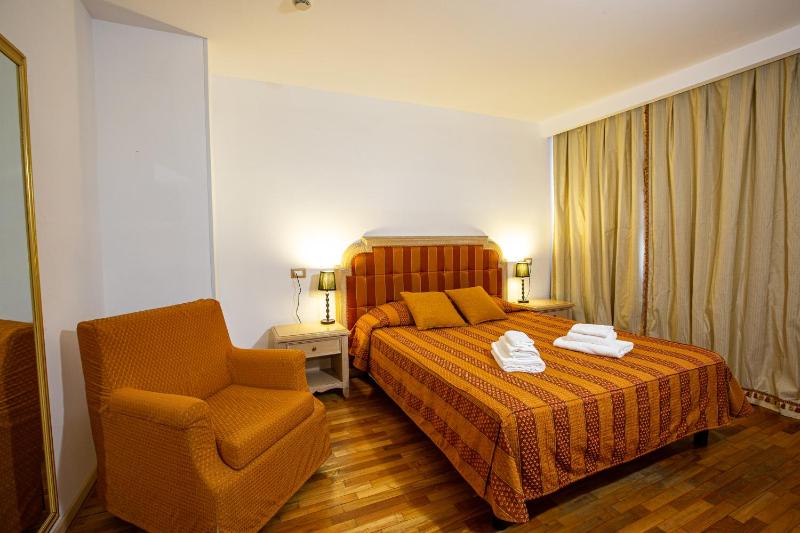 Double or Twin Room image 2