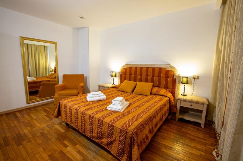 Double or Twin Room image 3