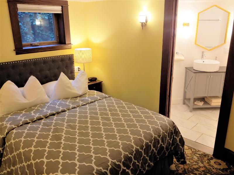 Bluebird Guesthouse - image 2