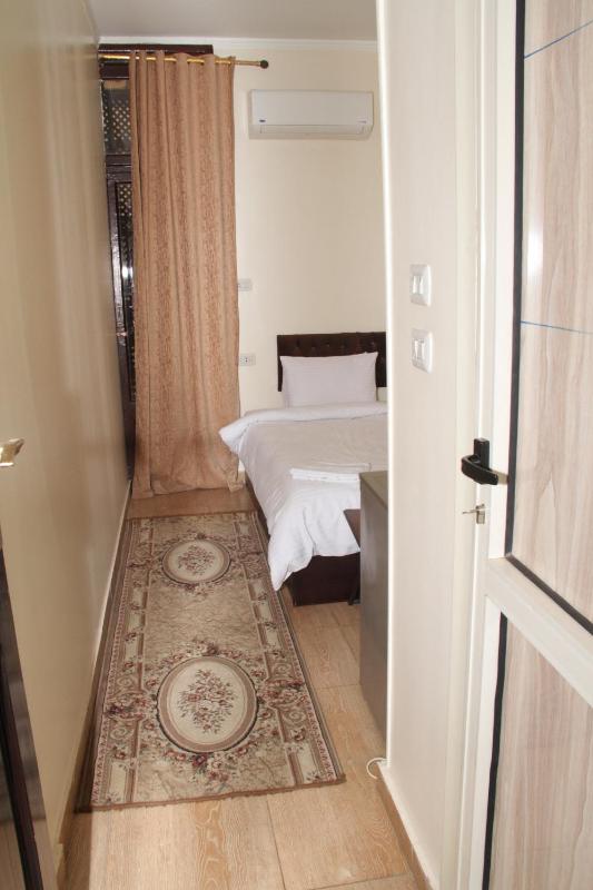 Deluxe Single Room image 1