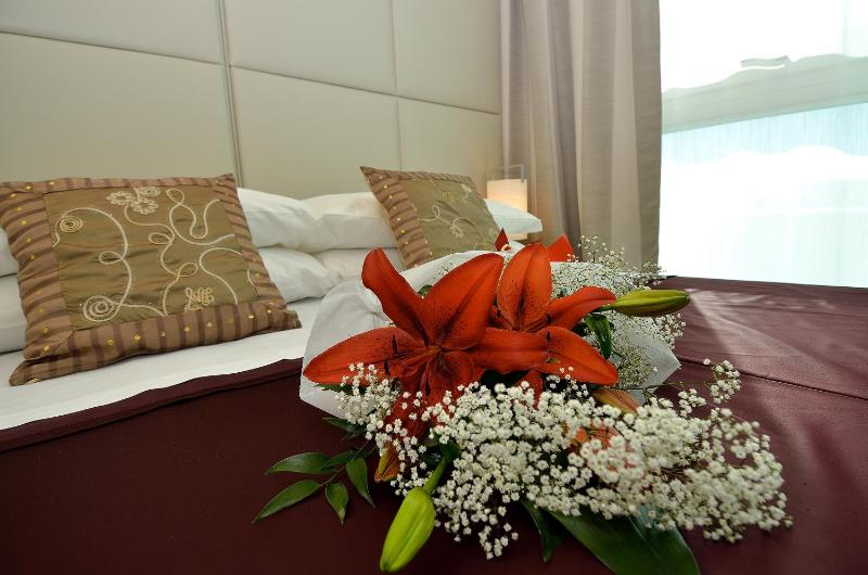 Double Room image 3