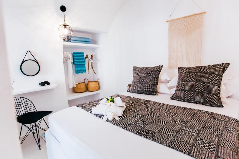 Blessed Blue Boutique Cave Suite - image 11