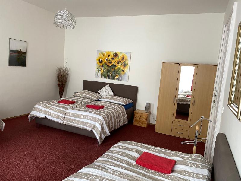 One-Bedroom Apartment image 2