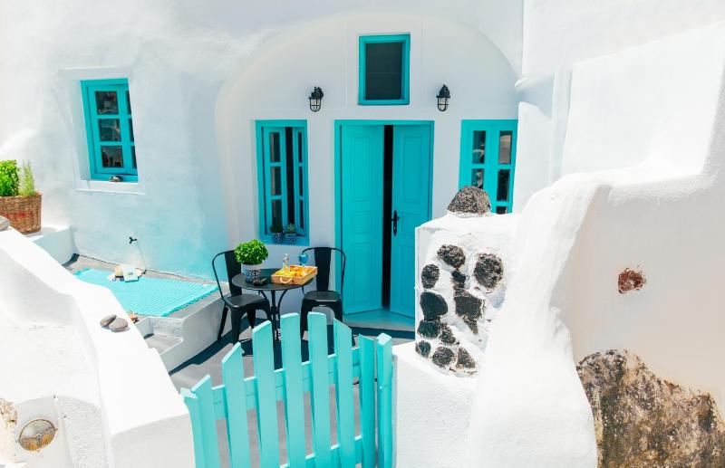 Blessed Blue Boutique Cave Suite - image 25