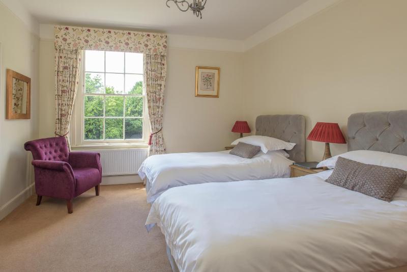 Deluxe Double or Twin Room image 1