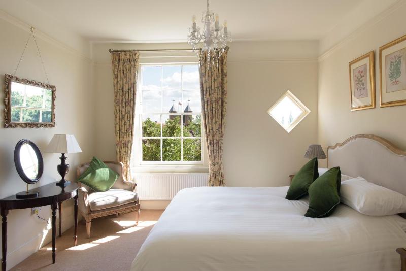 Deluxe Double Room image 4