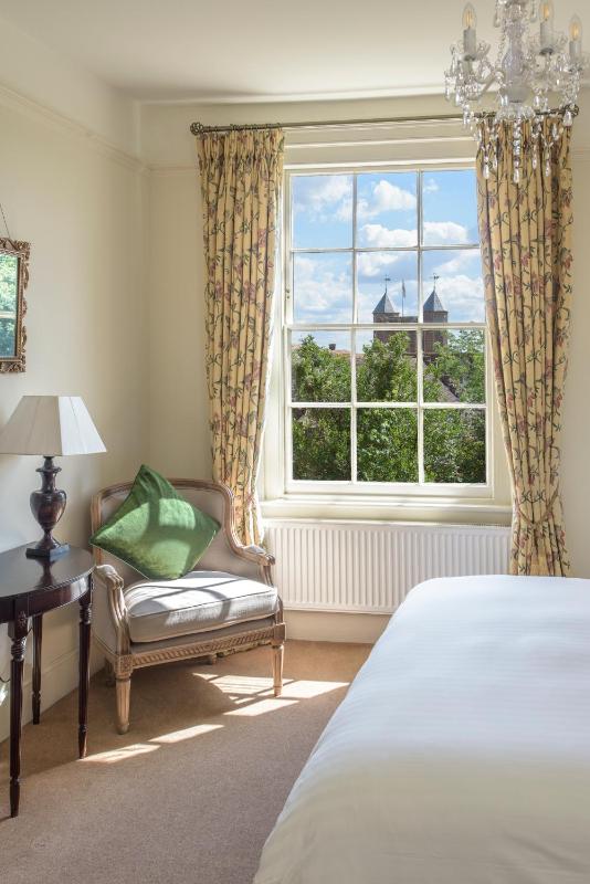 Deluxe Double Room image 3