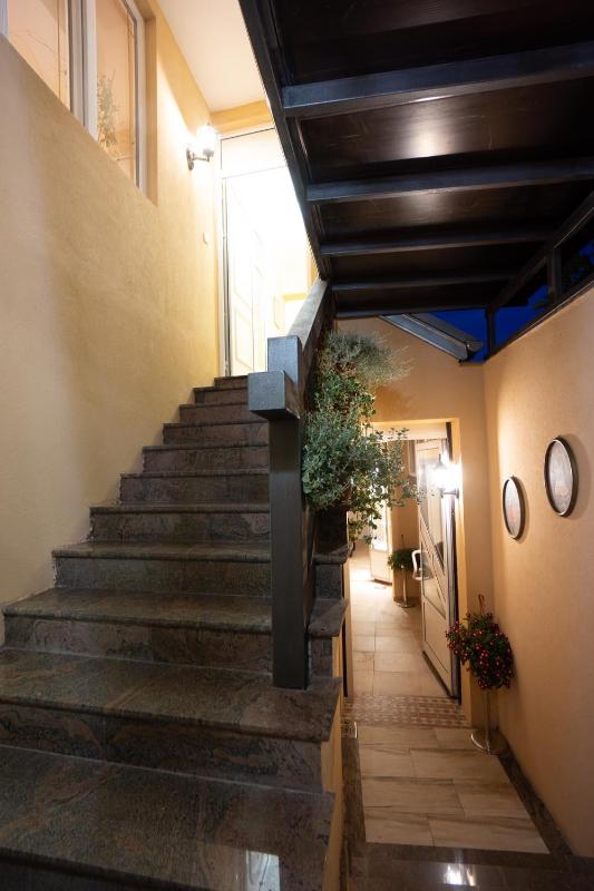 Quadruple Room image 2