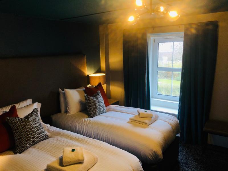 Standard Double or Twin Room image 3