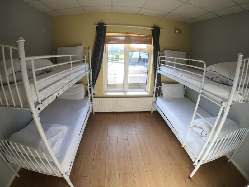 Economy Quadruple Room image 1