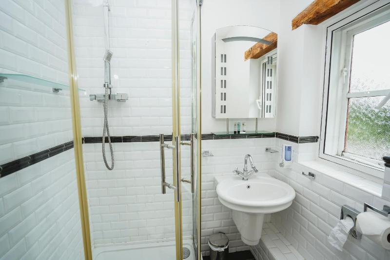 Classic Double Room image 2