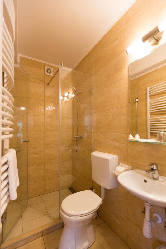 Double or Twin Room image 3