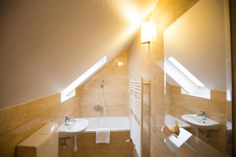 Double or Twin Room image 2