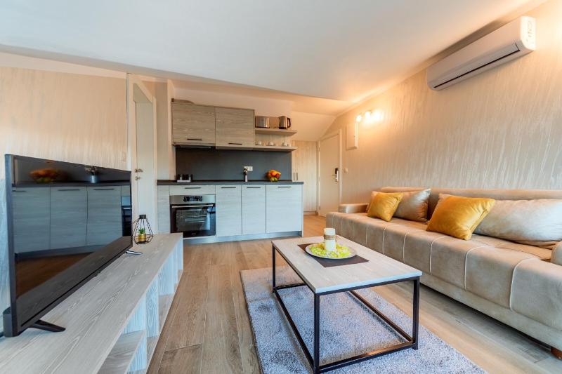 Apartment with Sea View image 2